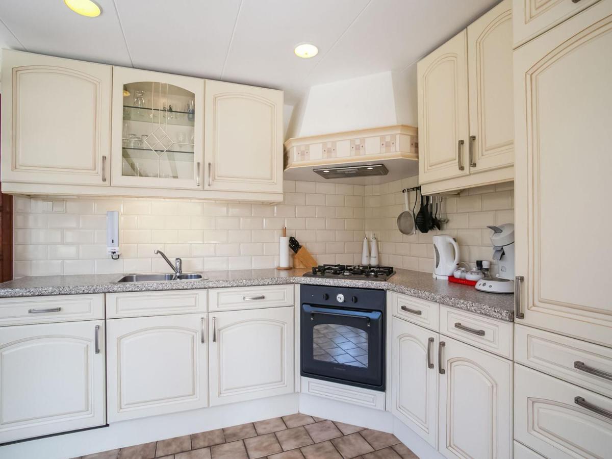 Holiday Home In Noordwijkerhout With Terrace Close To A Lake Exteriör bild